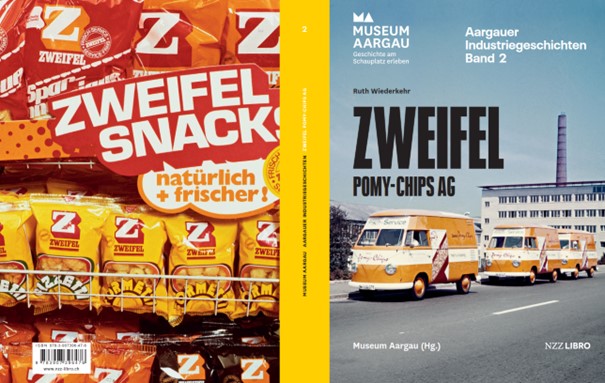 Das Bild zeigt den Buchumschlag vom Band 2 der Aargauer Industriegeschichten. Die Titelseite zeigt einen Teil der Frisch-Service Karawane aus den 1960er-Jahren und die Rückseite zeigt ein gefülltes Regal mit diversen Produkten von Zweifel aus den frühen 1980er-Jahren.