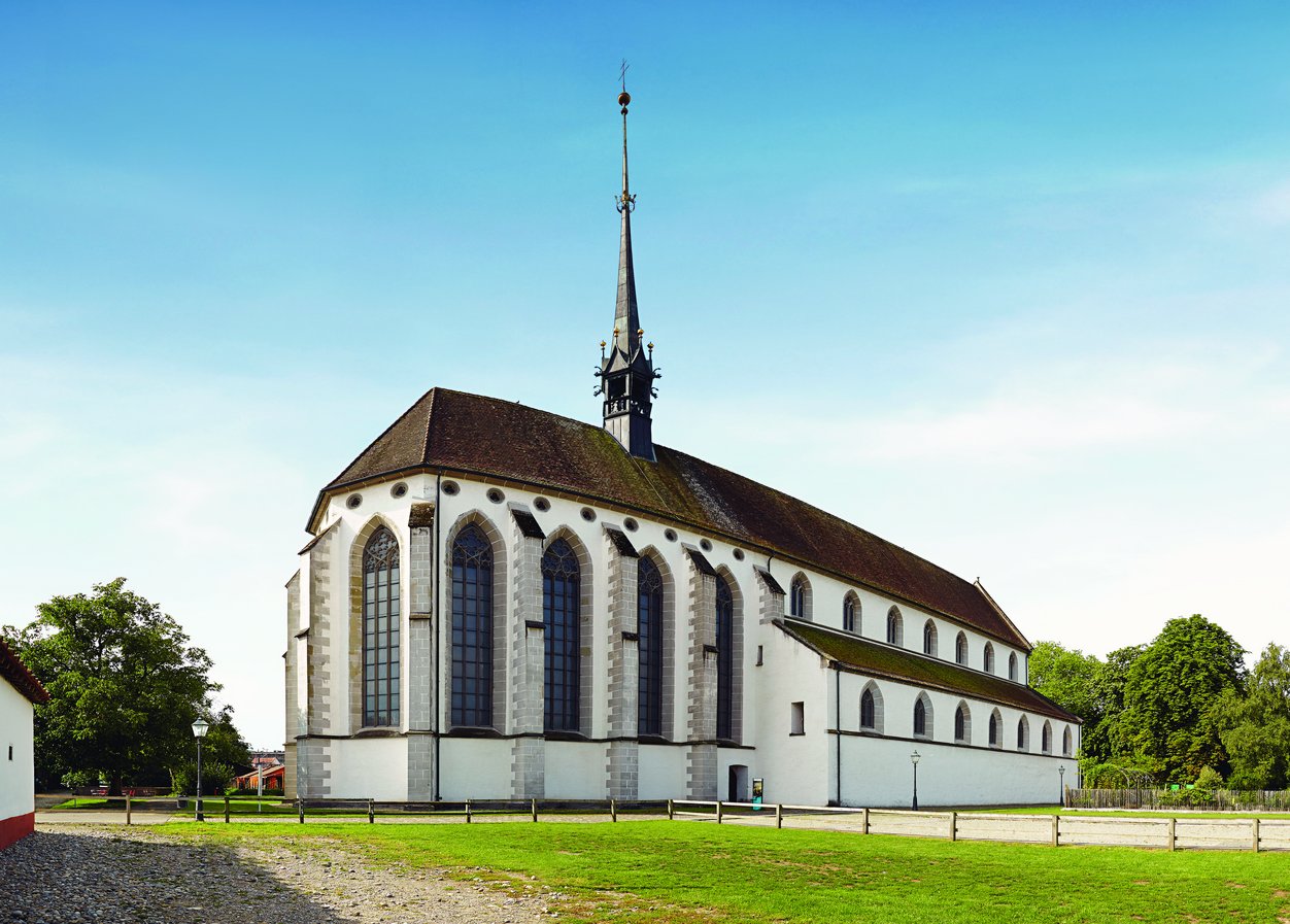 Eine Fotografie der Klosterkirche in Königsfelden. Zu sehen ist die Klosterkirche von vorne.