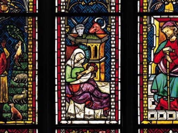 Ein Bild, das Kirche, fleckiges Glas, Glas, Kunst enthält.
