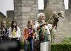 Mittelaltermarkt Schloss Lenzburg: Greifvogel-Vorf&uuml;hrung mit dem Falkner