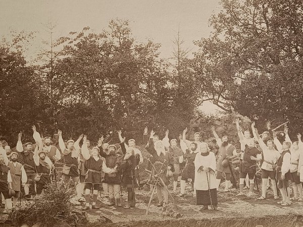 Historische Aufnahmen: Schauspiel an der Bundesfeier 1891 in Lenzburg mit Pferden.