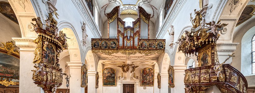 Innenaufnahme Klosterkirche Wettingen (Konventkirche) mit Orgel im Hintergrund.