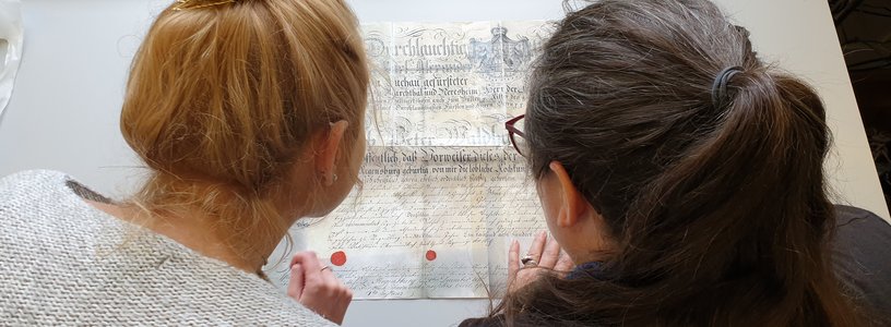 Freiwilligenprogramm Museum Aargau: Museumsfreiwillige transkribieren alte Texte