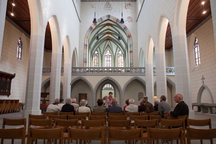 Besucher und Besucherinnen bei der Führung im Kloster Königsfelden