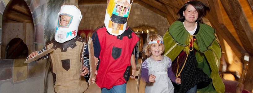 Kindermuseum Schloss Lenzburg Kinder als Ritter verkleidet