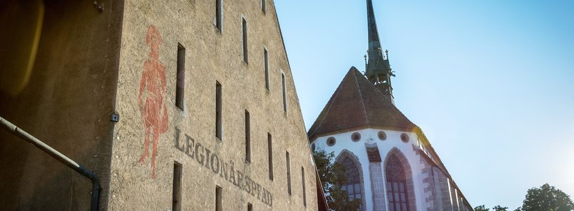 Die Klosterscheune der Klosterkirche beim Legionärspfad