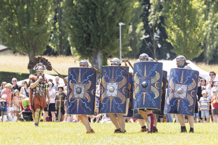 Auftritt von römischen Legionären im Amphitheater Vindonissa