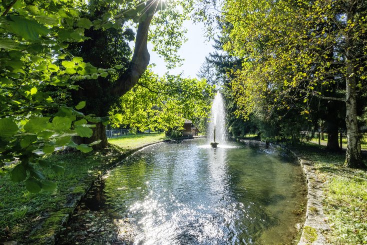 Brunnen im Klosterpark des Konventgartens auf der Klosterhalbinsel Wettingen.