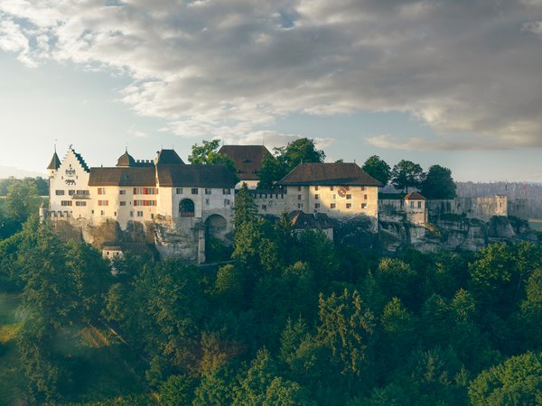 Luftaufnahme von Schloss Lenzburg